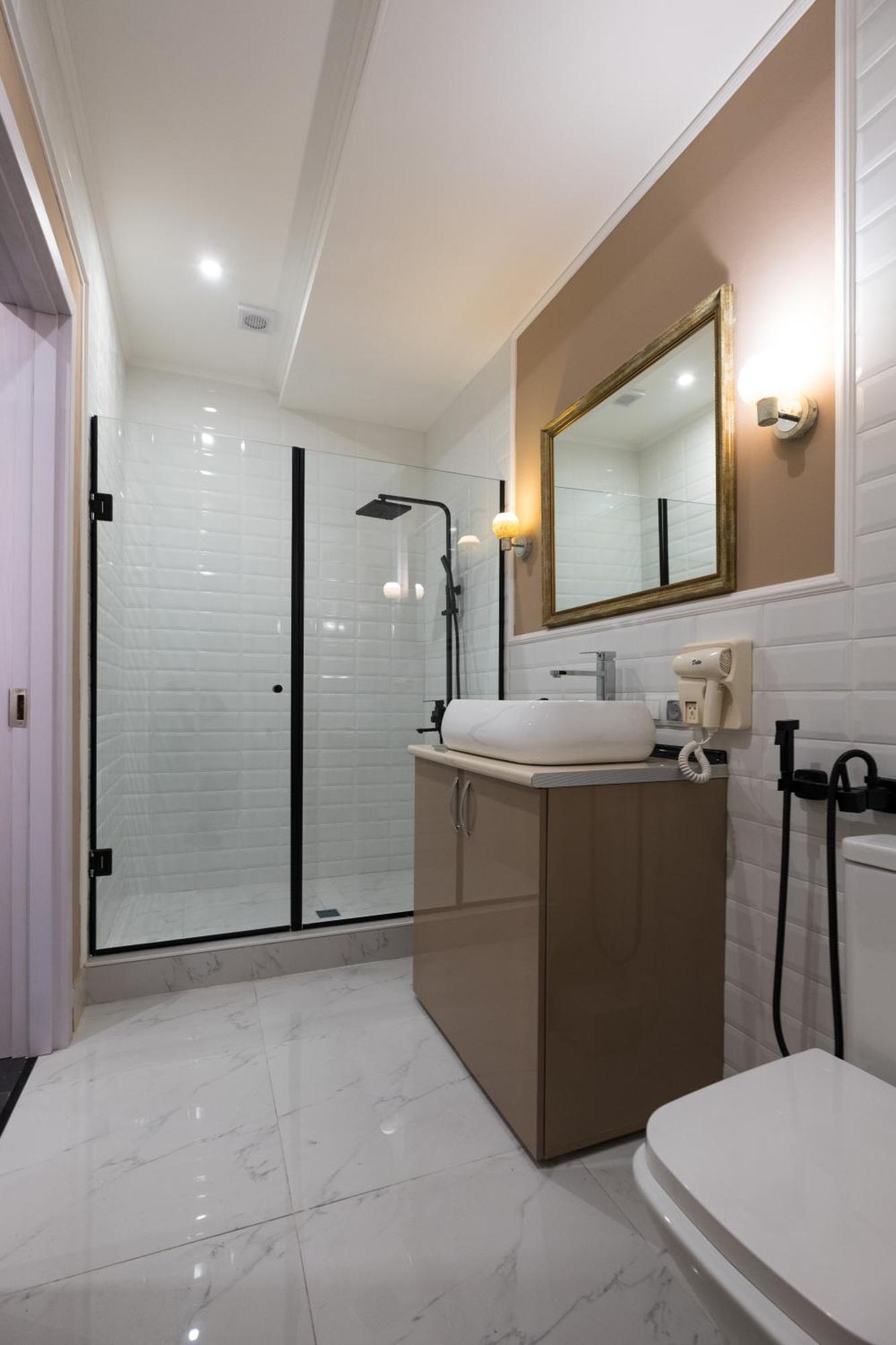 Iren River Side Apartments ティビリシ エクステリア 写真